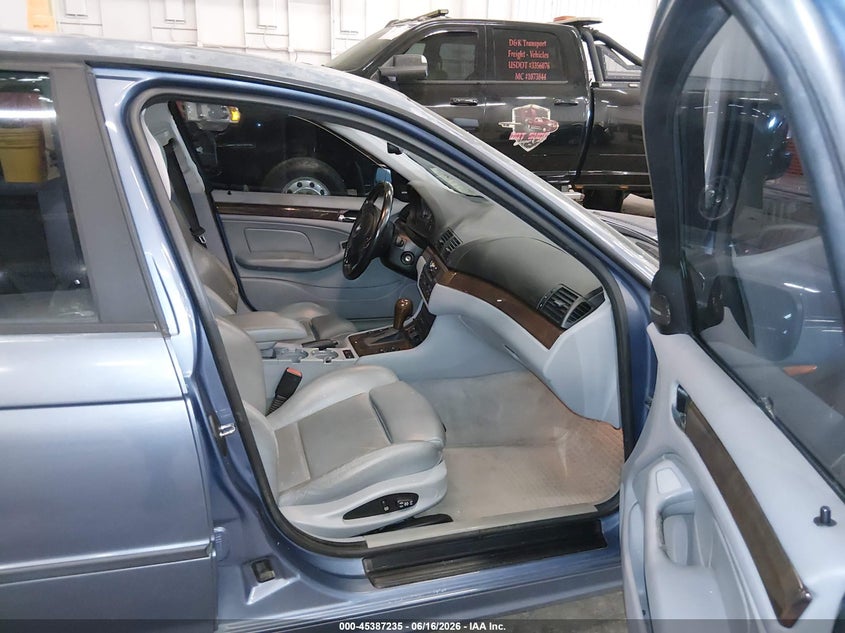 2004 BMW 3 series VIN WBAAZ33464KP83004 IAAI salvage auction — FRONT END, Salvage (Oregon), sold $600 on 2026-08-21 (photo 5)