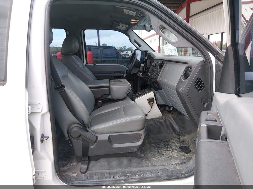 2012 Ford F-550 super duty VIN 1FT8W4DT0CEC35731 IAAI salvage auction — NORMAL WEAR, Sf97 (Washington), sold $15,950 on 2026-08-06 (photo 5)