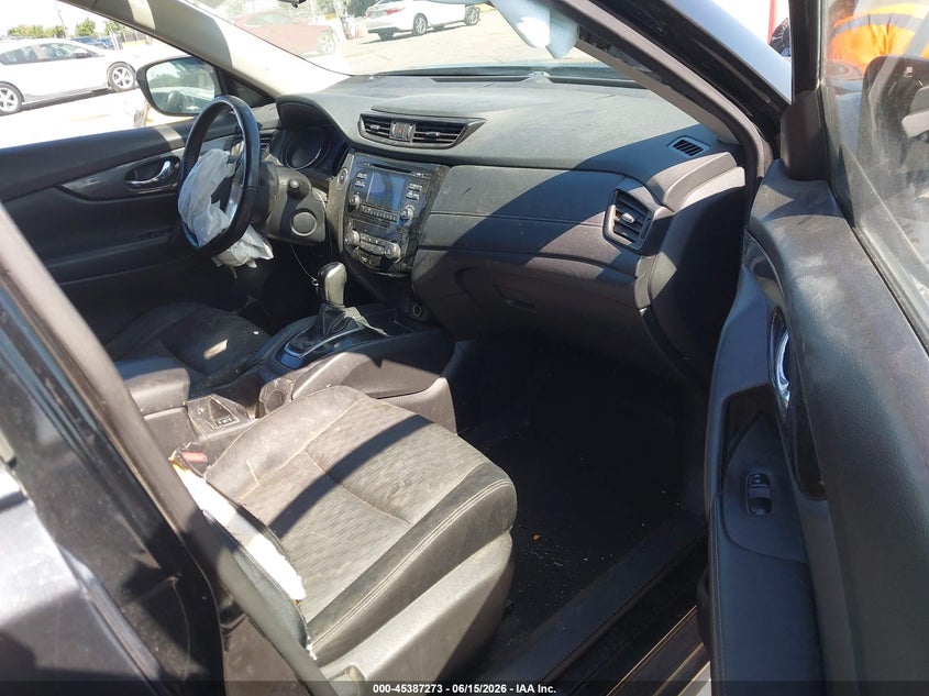 2017 Nissan Rogue VIN JN8AT2MT0HW153101 IAAI salvage auction — RIGHT FRONT, Salvage Title, sold $700 on 2026-08-02 (photo 5)