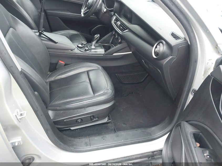 2018 Alfa romeo Stelvio VIN ZASFAKAN6J7B68979 IAAI salvage auction — FRONT END, Salvage (Massachusetts), sold $2,600 on 2026-08-14 (photo 5)