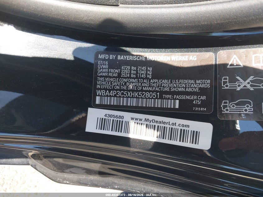 2017 BMW 4er VIN WBA4P3C5XHK528051 IAAI salvage auction — SIDE, Salvage Title, sold $8,250 on 2026-07-16 (photo 9)