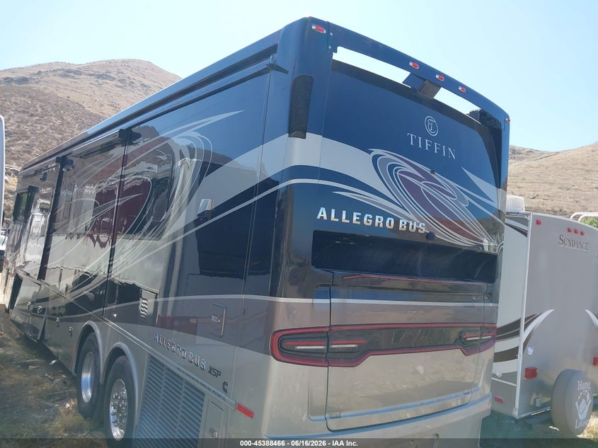 2022 Tiffin motorhomes inc Allegro bus VIN 5VBBAK7A6NA122368 IAAI salvage auction — SIDE, Salvage (California), sold $70,500 on 2026-07-21 (photo 3)