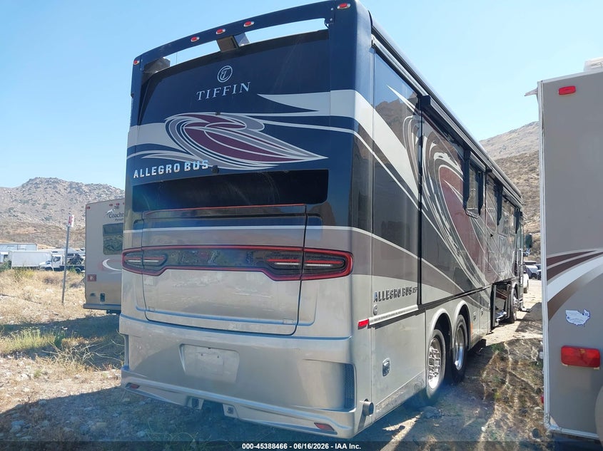 2022 Tiffin motorhomes inc Allegro bus VIN 5VBBAK7A6NA122368 IAAI salvage auction — SIDE, Salvage (California), sold $70,500 on 2026-07-21 (photo 4)