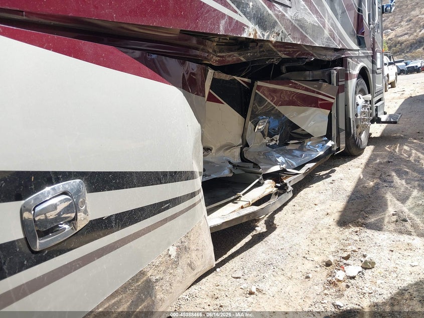 2022 Tiffin motorhomes inc Allegro bus VIN 5VBBAK7A6NA122368 IAAI salvage auction — SIDE, Salvage (California), sold $70,500 on 2026-07-21 (photo 6)
