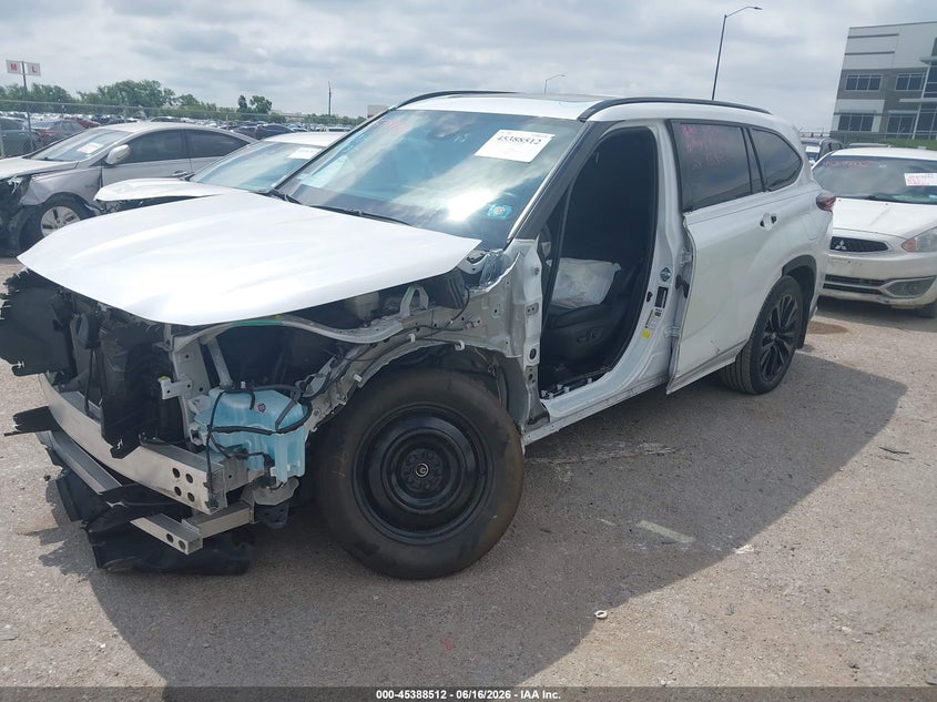2024 Toyota Highlander VIN 5TDKDRAH7RS532183 IAAI salvage auction — LEFT SIDE, Original (Texas), sold $8,200 on 2026-07-28 (photo 2)