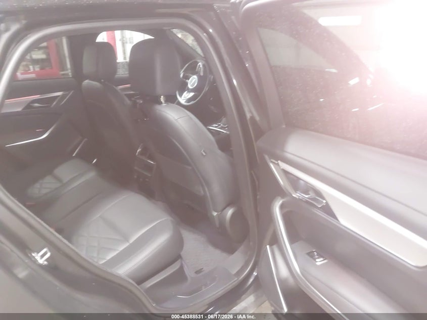 2022 Jaguar F-pace VIN SADCJ2EX4NA699862 IAAI salvage auction — LEFT SIDE, Salvage Title, sold $10,250 on 2026-09-03 (photo 8)