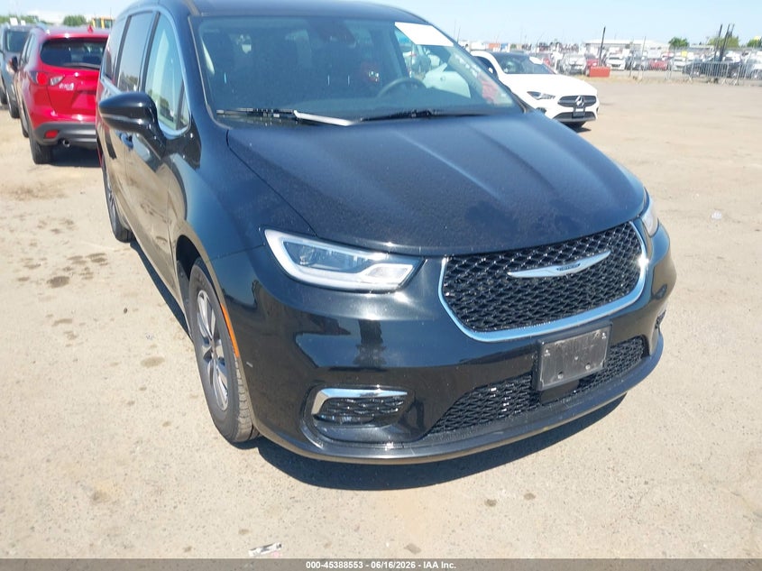 2024 Chrysler Pacifica VIN 2C4RC1S72RR137796 IAAI salvage auction — FRONT END, Enterprise Vehicles Clear Only (Washington), sold $13,350 on 2026-08-19 (photo 1)