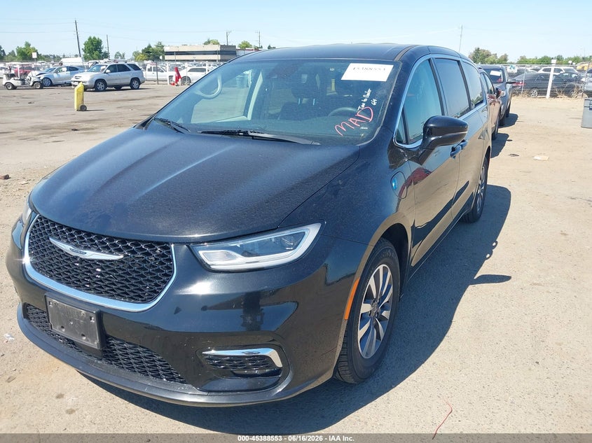 2024 Chrysler Pacifica VIN 2C4RC1S72RR137796 IAAI salvage auction — FRONT END, Enterprise Vehicles Clear Only (Washington), sold $13,350 on 2026-08-19 (photo 2)