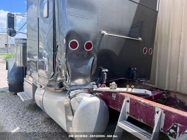 1997 Peterbilt 379 VIN 1XP5DB9X9VD415760 IAAI salvage auction — NORMAL WEAR, Salvage (Texas), sold $2,550 on 2026-07-08 (photo 4)
