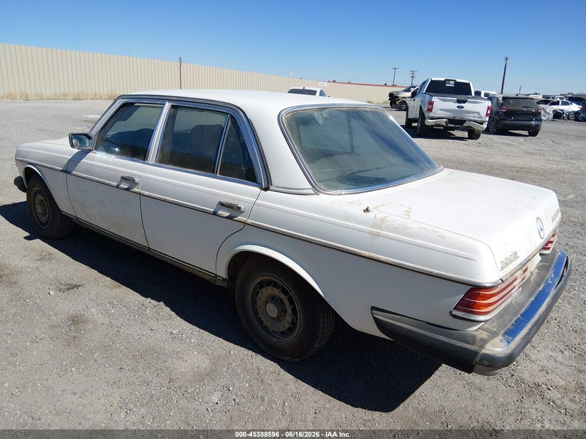 1984 Mercedes-benz 300 VIN WDBAB33A4EA161858 IAAI salvage auction — NORMAL WEAR, Clear (California), sold $1,950 on 2026-07-09 (photo 3)