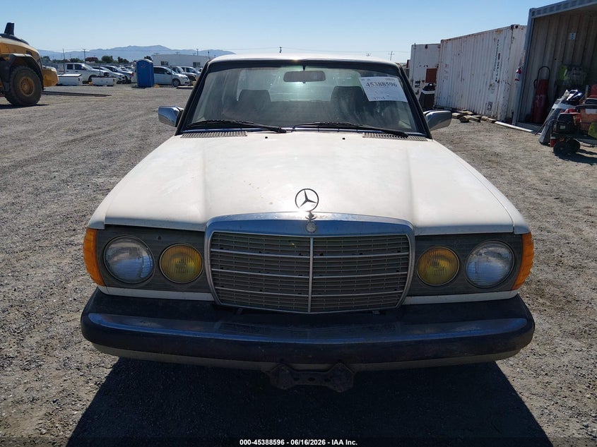 1984 Mercedes-benz 300 VIN WDBAB33A4EA161858 IAAI salvage auction — NORMAL WEAR, Clear (California), sold $1,950 on 2026-07-09 (photo 6)