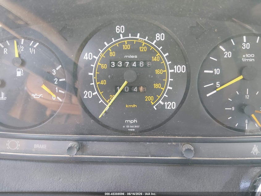 1984 Mercedes-benz 300 VIN WDBAB33A4EA161858 IAAI salvage auction — NORMAL WEAR, Clear (California), sold $1,950 on 2026-07-09 (photo 7)