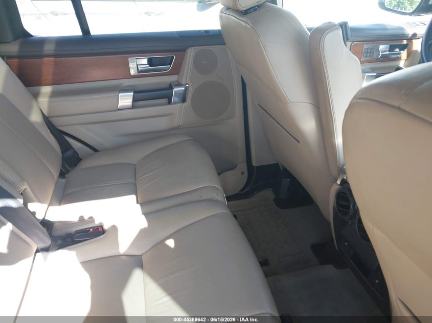 2016 Land rover Lr4 VIN SALAK2V65GA802323 IAAI salvage auction — NORMAL WEAR, Clear (Georgia), sold $2,725 on 2026-07-29 (photo 8)