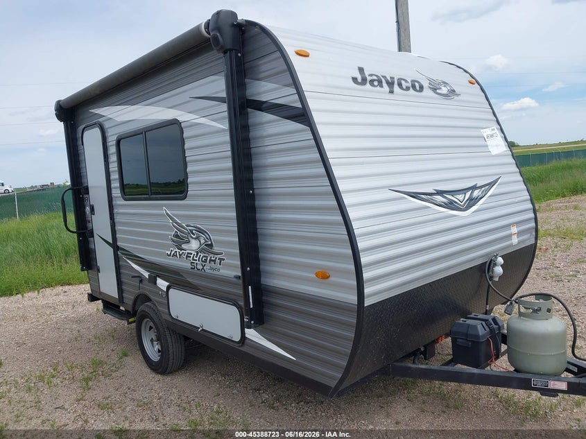 2021 Jayco Other VIN 1UJBJ0AG4M17C0138 IAAI salvage auction — STORM DAMAGE, Regular (South Dakota), sold $4,225 on 2026-09-02 (photo 1)