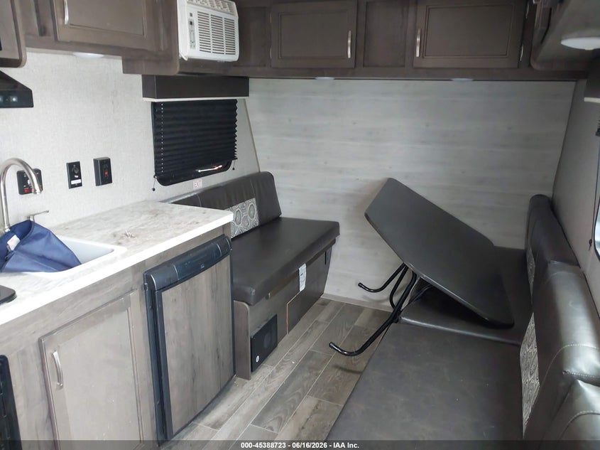 2021 Jayco Other VIN 1UJBJ0AG4M17C0138 IAAI salvage auction — STORM DAMAGE, Regular (South Dakota), sold $4,225 on 2026-09-02 (photo 5)