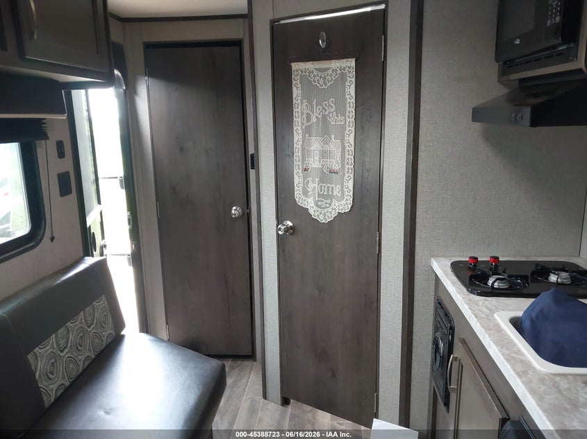 2021 Jayco Other VIN 1UJBJ0AG4M17C0138 IAAI salvage auction — STORM DAMAGE, Regular (South Dakota), sold $4,225 on 2026-09-02 (photo 8)
