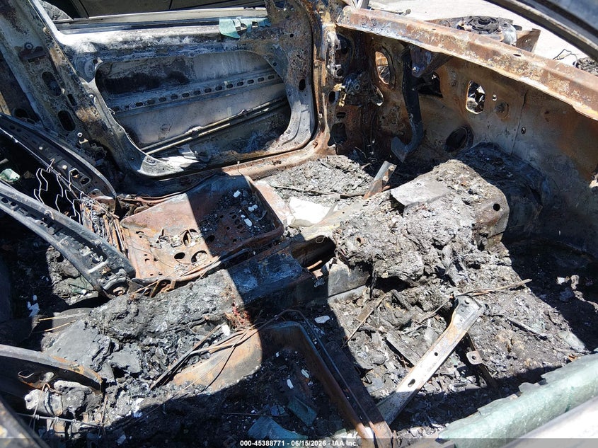 2010 Mercedes-benz E-class VIN WDDHF7CB2AA119810 IAAI salvage auction — TOTAL BURN, Non-Repairable (California), sold $250 on 2026-07-09 (photo 5)
