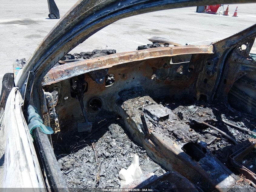 2010 Mercedes-benz E-class VIN WDDHF7CB2AA119810 IAAI salvage auction — TOTAL BURN, Non-Repairable (California), sold $250 on 2026-07-09 (photo 7)