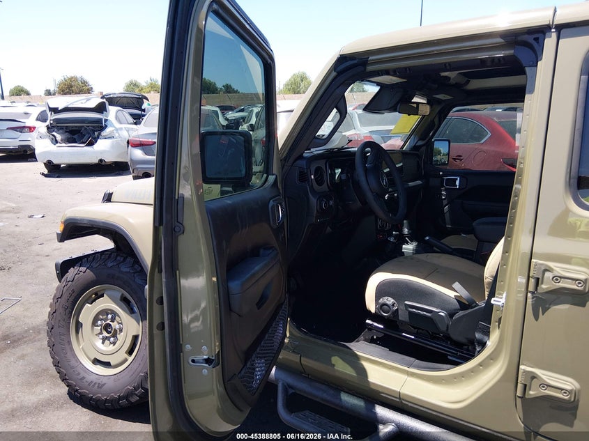 2025 Jeep Grand wagoneer VIN 1C4RJXN63SW636809 IAAI salvage auction — SIDE, Salvage Title, sold $20,550 on 2026-09-11 (photo 5)