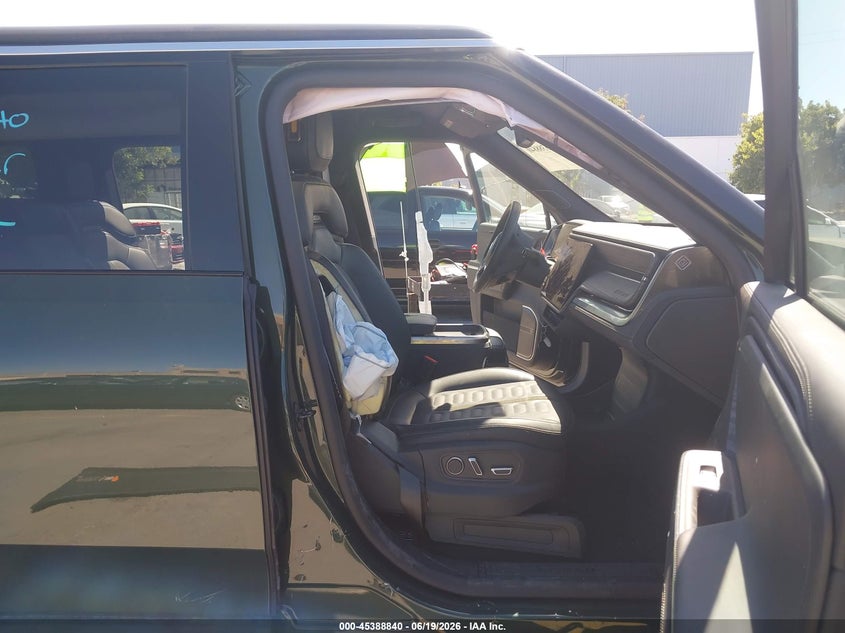 2026 Rivian R1s VIN 7PDSGGBA9TN076206 IAAI salvage auction — RIGHT FRONT, Wait Title, sold $26,100 on 2026-08-03 (photo 5)