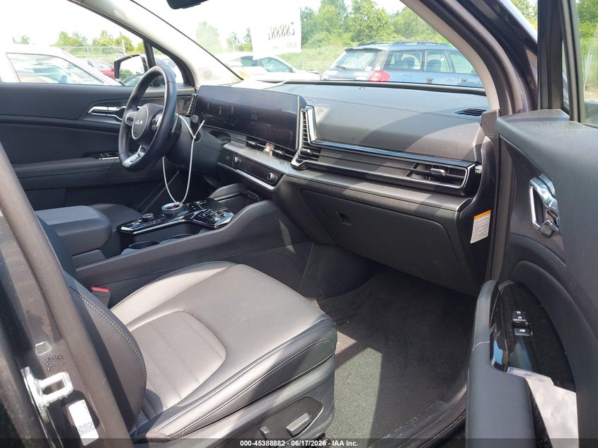 2024 Kia Sportage VIN KNDPXCDG4R7129043 IAAI salvage auction — RIGHT FRONT, Salvage Title, sold $12,950 on 2026-08-20 (photo 5)