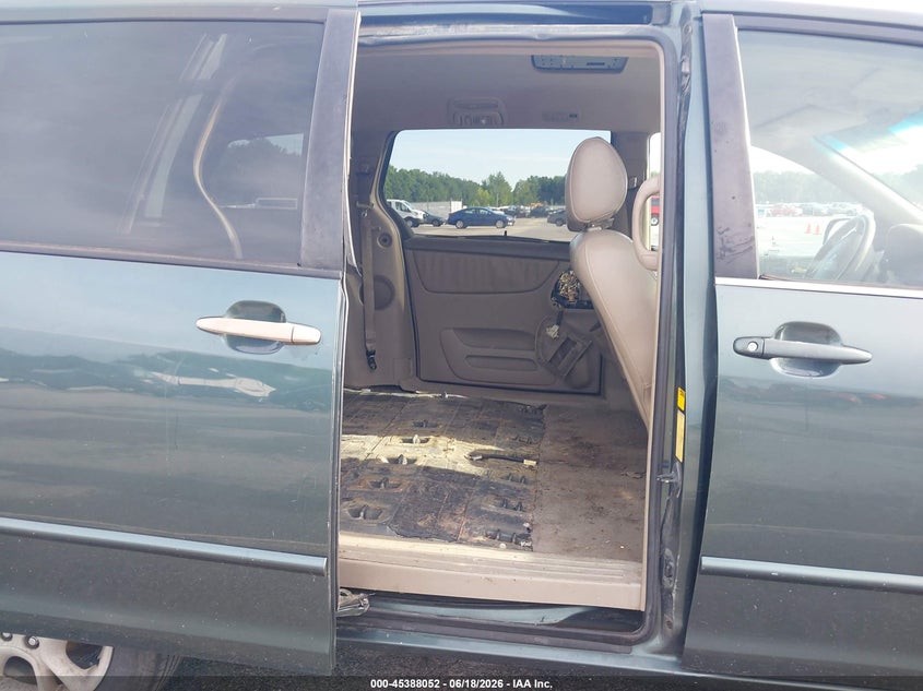 2004 Toyota Sienna VIN 5TDBA22C24S024795 IAAI salvage auction — NORMAL WEAR, Clear (Indiana), sold $425 on 2026-07-30 (photo 8)