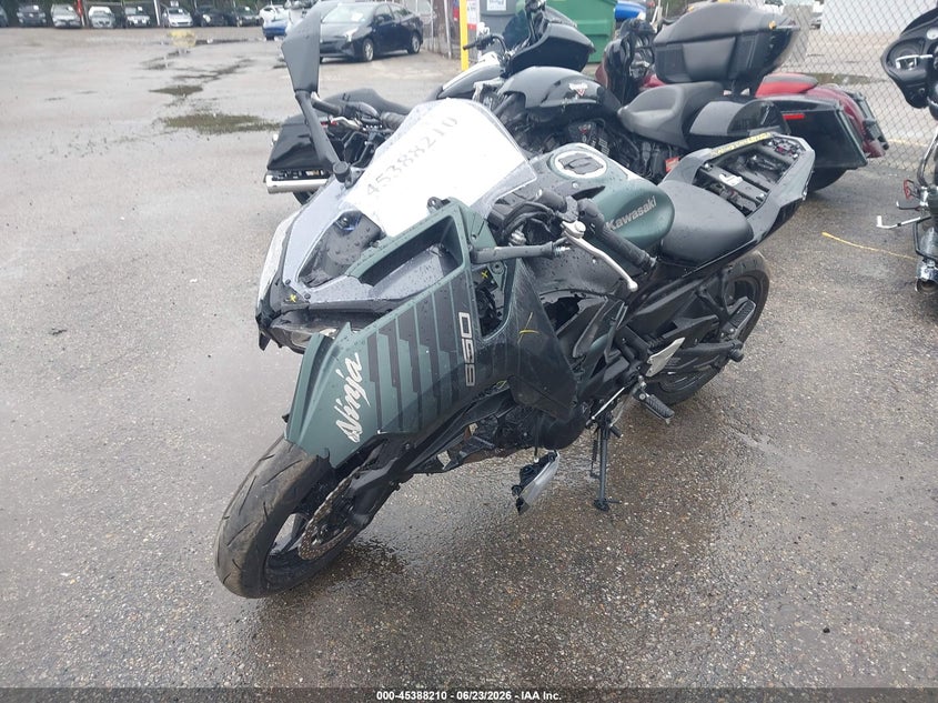 2025 Kawasaki Ninja VIN ML5EXEP18SDAF6916 IAAI salvage auction — FRONT & REAR, Salvage Title, sold $25 on 2026-07-22 (photo 2)