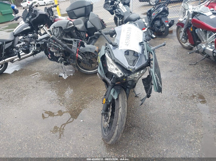 2025 Kawasaki Ninja VIN ML5EXEP18SDAF6916 IAAI salvage auction — FRONT & REAR, Salvage Title, sold $25 on 2026-07-22 (photo 5)