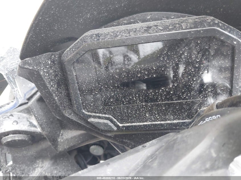 2025 Kawasaki Ninja VIN ML5EXEP18SDAF6916 IAAI salvage auction — FRONT & REAR, Salvage Title, sold $25 on 2026-07-22 (photo 7)