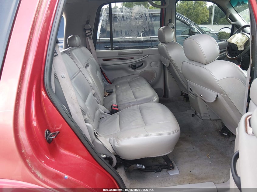 2002 Lincoln Navigator VIN 5LMFU28R62LJ11224 IAAI salvage auction — REAR END, Salvage (Mississippi), sold $500 on 2026-07-09 (photo 8)