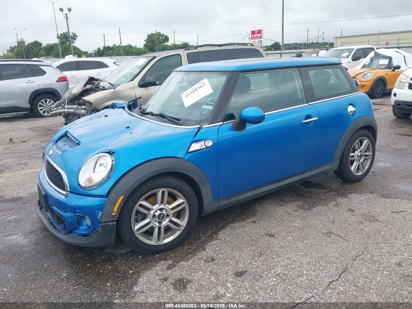 2011 Mini Cooper VIN WMWSV3C50BTY13016 IAAI salvage auction — RIGHT FRONT, Salvage (Texas), sold $600 on 2026-08-13 (photo 2)