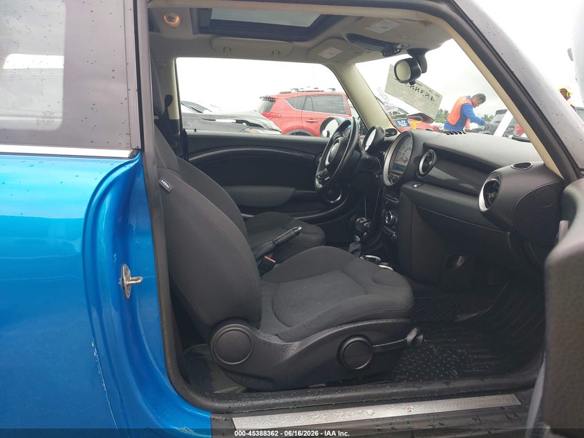 2011 Mini Cooper VIN WMWSV3C50BTY13016 IAAI salvage auction — RIGHT FRONT, Salvage (Texas), sold $600 on 2026-08-13 (photo 5)
