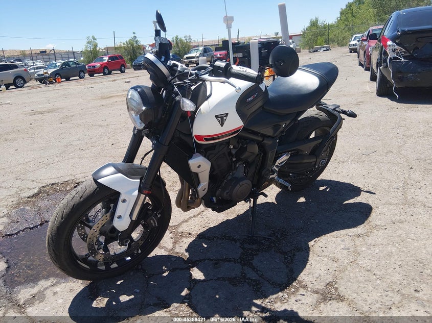 2022 Triumph motorcycle Trident 660 VIN SMTL10UL8NTAV7233 IAAI salvage auction — UNKNOWN, Salvage (New Mexico), sold $2,250 on 2026-07-14 (photo 2)