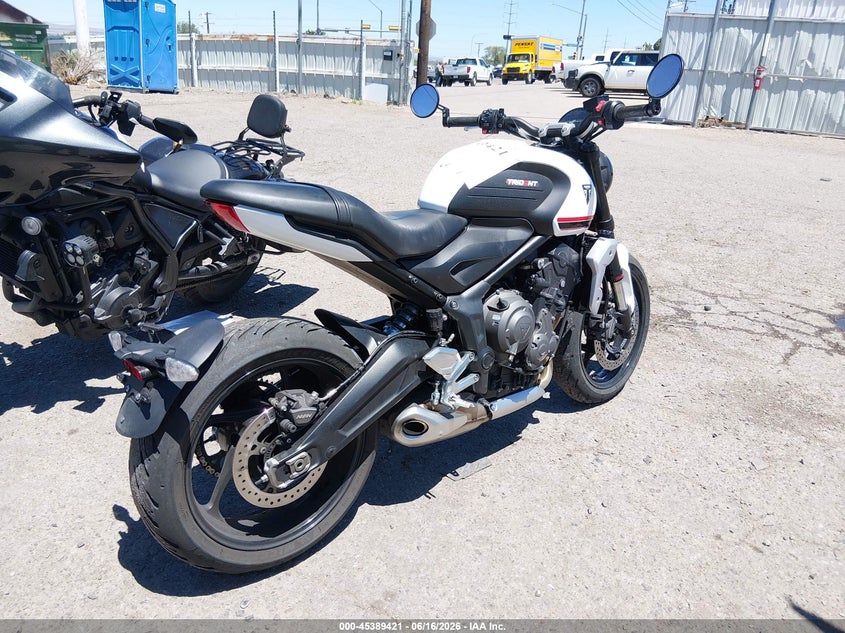 2022 Triumph motorcycle Trident 660 VIN SMTL10UL8NTAV7233 IAAI salvage auction — UNKNOWN, Salvage (New Mexico), sold $2,250 on 2026-07-14 (photo 4)