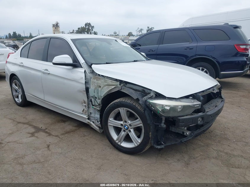 2015 BMW 3er VIN WBA3C1C52FP851084 IAAI salvage auction — RIGHT FRONT, Salvage Title, sold $2,650 on 2026-07-29 (photo 1)