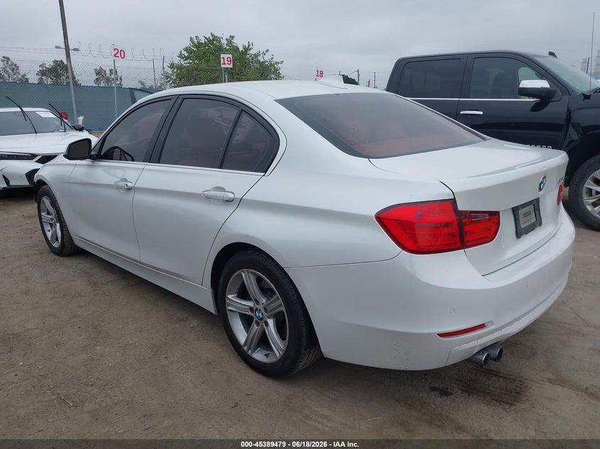 2015 BMW 3er VIN WBA3C1C52FP851084 IAAI salvage auction — RIGHT FRONT, Salvage Title, sold $2,650 on 2026-07-29 (photo 3)