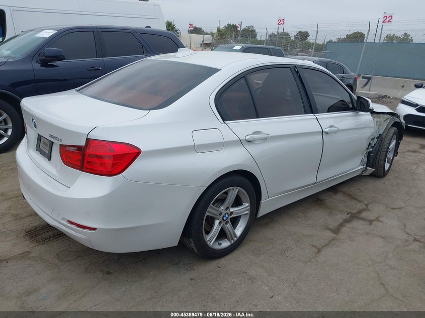 2015 BMW 3er VIN WBA3C1C52FP851084 IAAI salvage auction — RIGHT FRONT, Salvage Title, sold $2,650 on 2026-07-29 (photo 4)