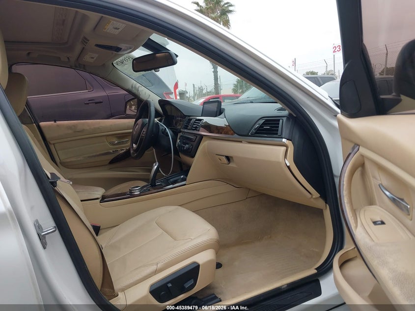 2015 BMW 3er VIN WBA3C1C52FP851084 IAAI salvage auction — RIGHT FRONT, Salvage Title, sold $2,650 on 2026-07-29 (photo 5)