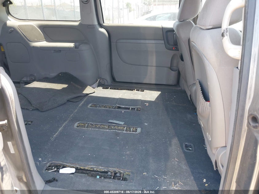 2011 Kia SEDONA VIN KNDMG4C75B6411150 IAAI salvage auction — NORMAL WEAR, Clear - Dealer Only (California), sold $400 on 2026-07-08 (photo 8)