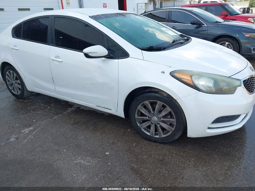 2014 Kia Forte VIN KNAFX4A68E5063709 IAAI salvage auction — RIGHT FRONT, Clear (Florida), sold $1,100 on 2026-07-15 (photo 6)