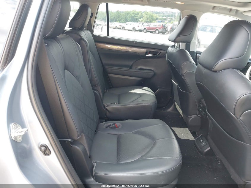 2020 Toyota Highlander VIN 5TDFZRBHXLS048100 IAAI salvage auction — FRONT END, Salvage (Pennsylvania), sold $14,950 on 2026-07-17 (photo 8)