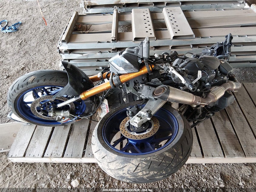 2025 Yamaha Mt VIN JYARN95E0SA002177 IAAI salvage auction — ROLLOVER, Salvage Title, sold $75 on 2026-07-21 (photo 2)