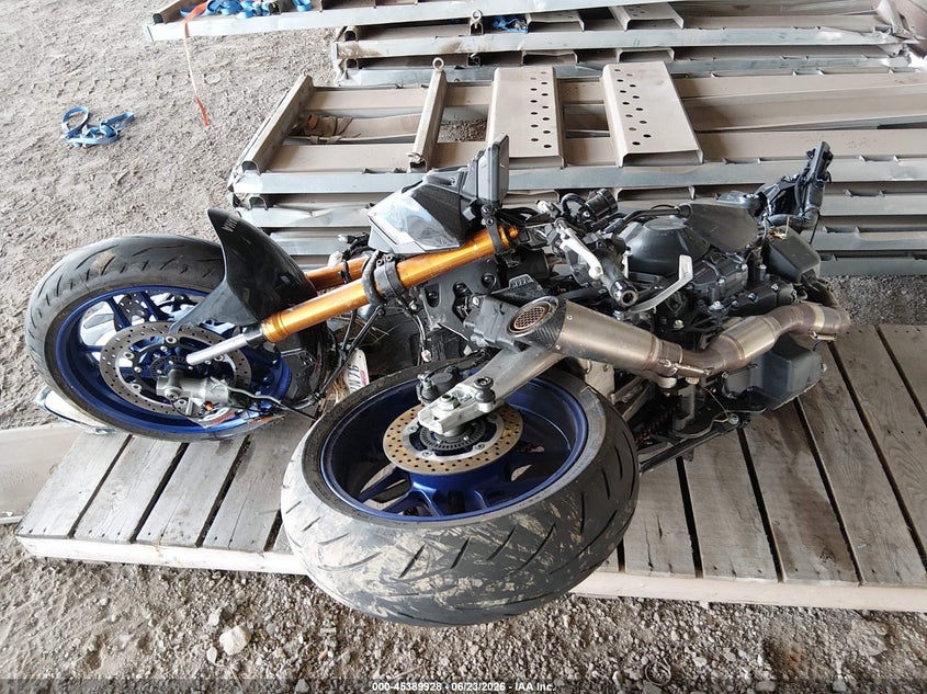 2025 Yamaha Mt VIN JYARN95E0SA002177 IAAI salvage auction — ROLLOVER, Salvage Title, sold $75 on 2026-07-21 (photo 3)