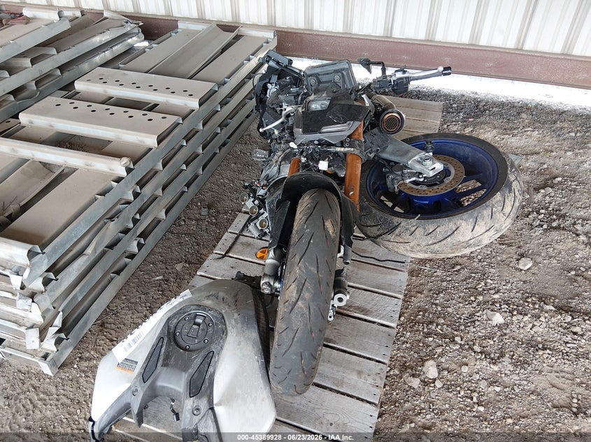 2025 Yamaha Mt VIN JYARN95E0SA002177 IAAI salvage auction — ROLLOVER, Salvage Title, sold $75 on 2026-07-21 (photo 5)