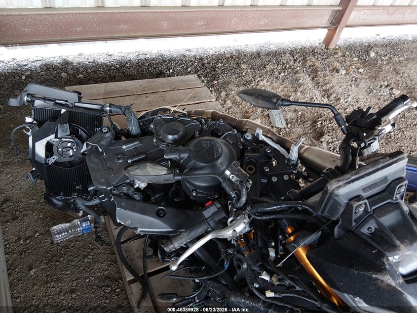 2025 Yamaha Mt VIN JYARN95E0SA002177 IAAI salvage auction — ROLLOVER, Salvage Title, sold $75 on 2026-07-21 (photo 8)