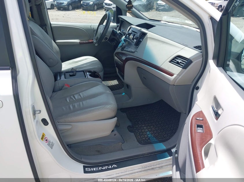 2011 Toyota Sienna VIN 5TDYK3DCXBS127969 IAAI salvage auction — NORMAL WEAR, Clear (Illinois), sold $2,150 on 2026-07-13 (photo 5)