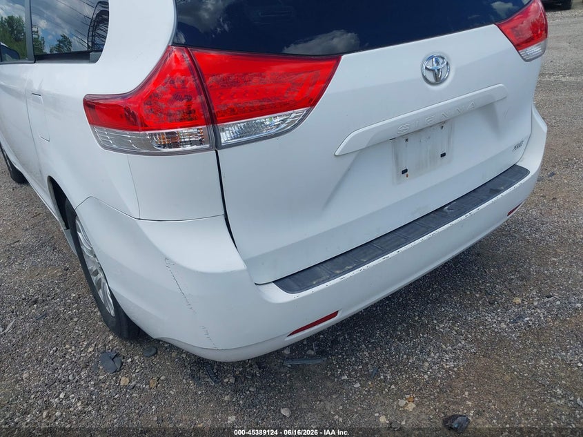 2011 Toyota Sienna VIN 5TDYK3DCXBS127969 IAAI salvage auction — NORMAL WEAR, Clear (Illinois), sold $2,150 on 2026-07-13 (photo 6)