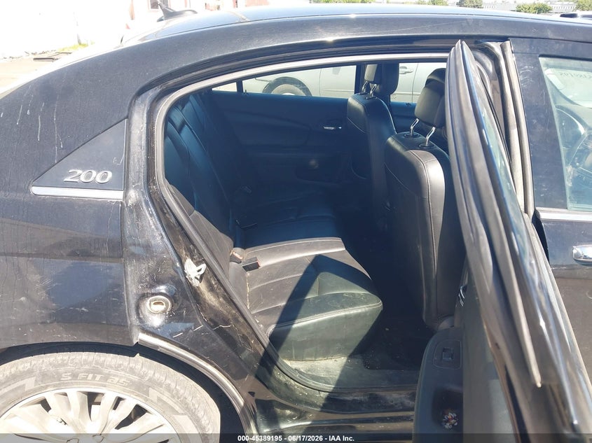 2011 Chrysler 200 VIN 1C3BC2FG3BN581679 IAAI salvage auction — NORMAL WEAR, Clear (Oregon), sold $425 on 2026-07-09 (photo 8)