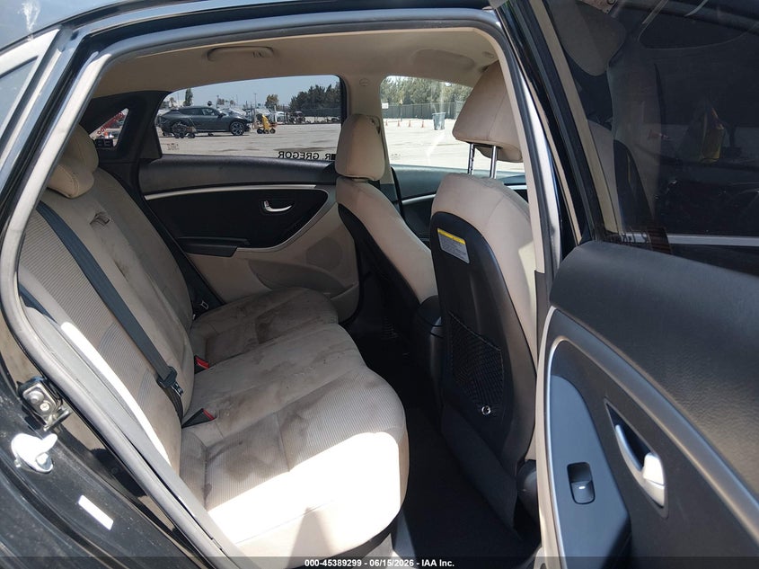 2016 Hyundai Elantra VIN KMHD35LH9GU322822 IAAI salvage auction — RIGHT FRONT, Salvage Title, sold $700 on 2026-07-29 (photo 8)