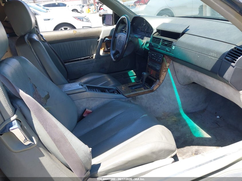 1993 Mercedes-benz 500 VIN WDBFA67E9PF084952 IAAI salvage auction — NORMAL WEAR, Clear (California), sold $75 on 2026-07-28 (photo 5)